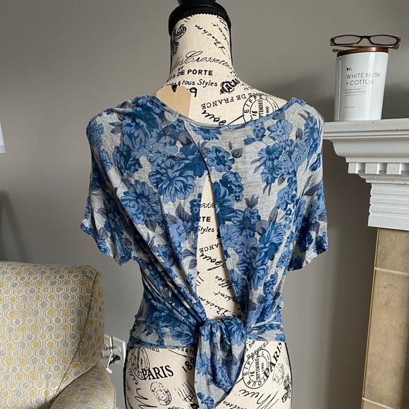 ๐NWT๐บRIPE Small tieback top - Picture 1 of 13